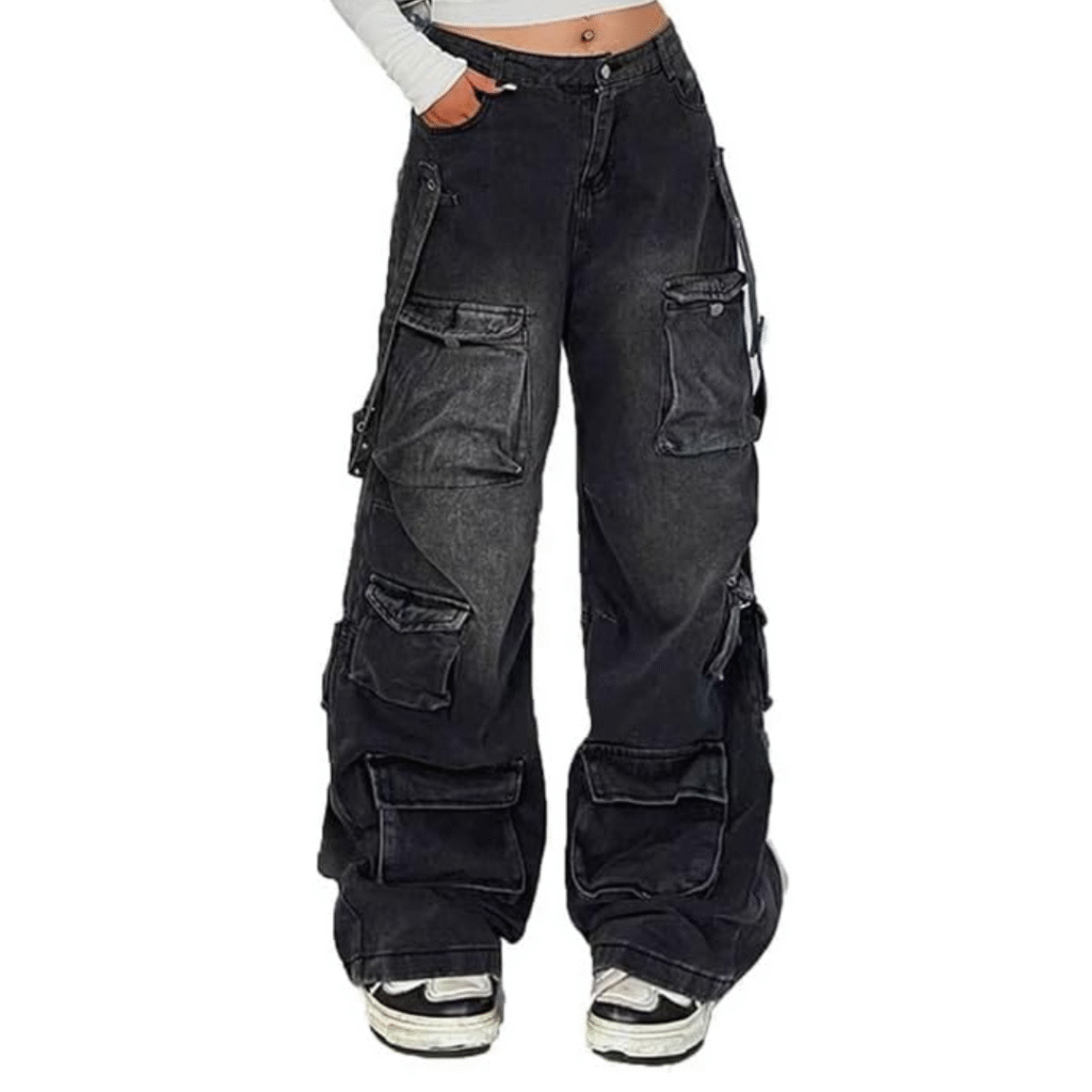 Low waist baggy jeans styled in a 90s grunge outfit – relaxed fit and vintage streetwear vibe